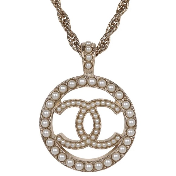 Authentic Chanel Pearl Medallion Necklace - Picture 1 of 7